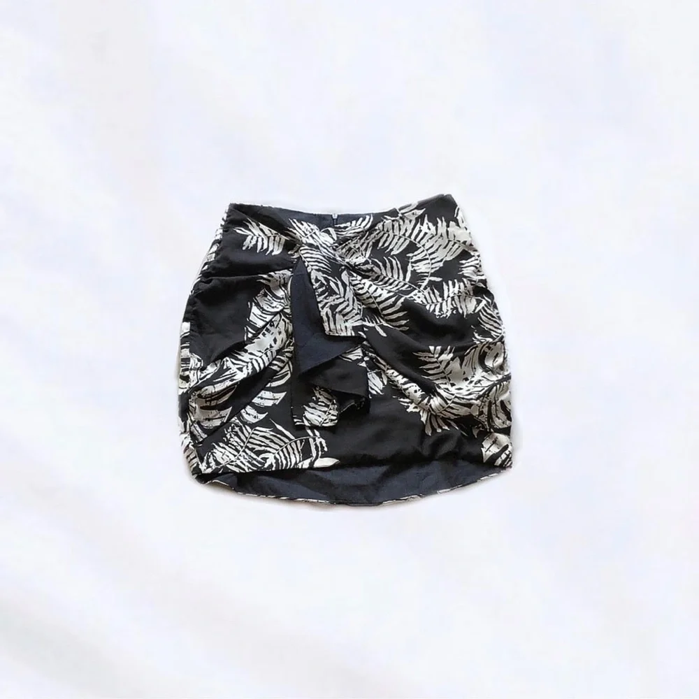 zara ⋆ tropical skirt (runs small)